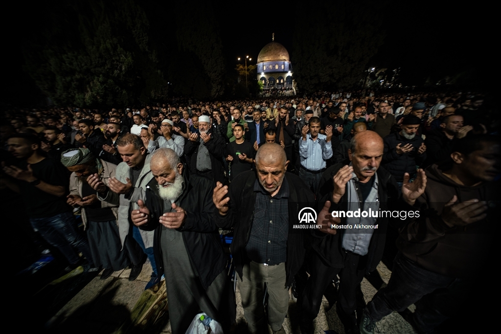 Тысячи палестинцев совершили Таравих-намаз в «Аль-Аксе»