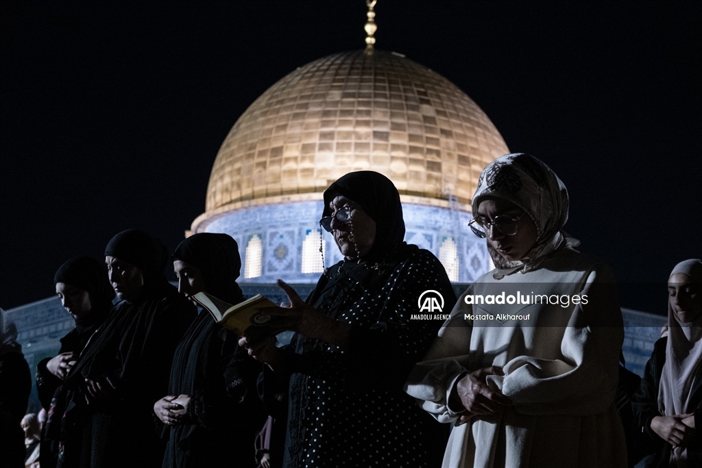 Тысячи палестинцев совершили Таравих-намаз в «Аль-Аксе»