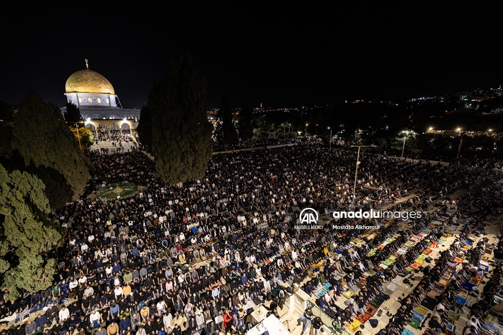 Тысячи палестинцев совершили Таравих-намаз в «Аль-Аксе»