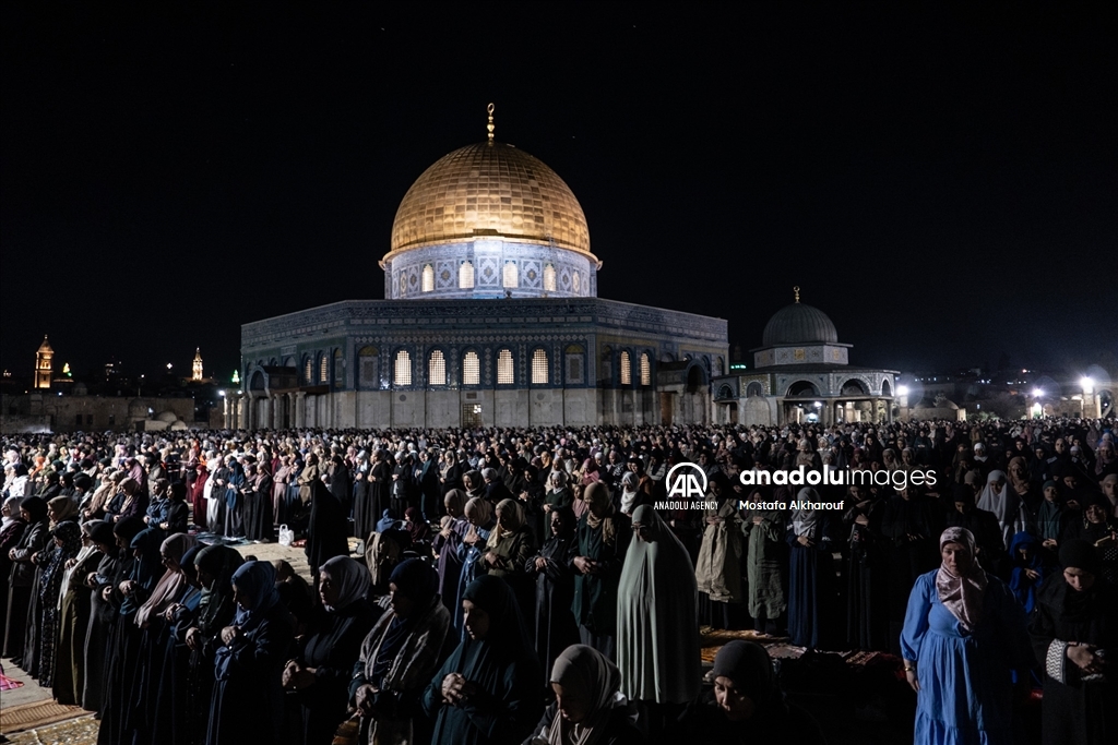 Тысячи палестинцев совершили Таравих-намаз в «Аль-Аксе»