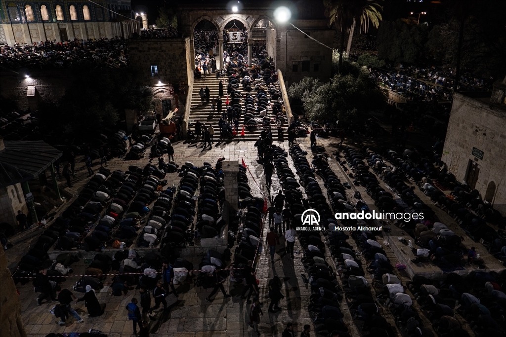 Тысячи палестинцев совершили Таравих-намаз в «Аль-Аксе»