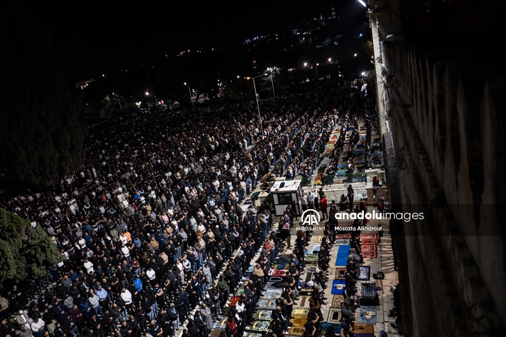 Тысячи палестинцев совершили Таравих-намаз в «Аль-Аксе»