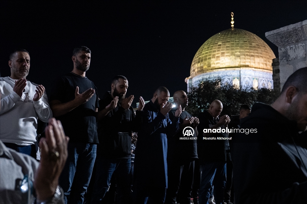 Тысячи палестинцев совершили Таравих-намаз в «Аль-Аксе»