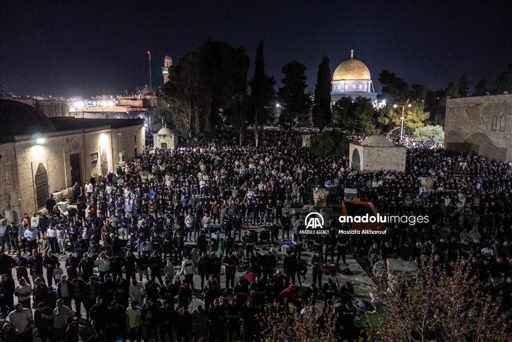 Тысячи палестинцев совершили Таравих-намаз в «Аль-Аксе»