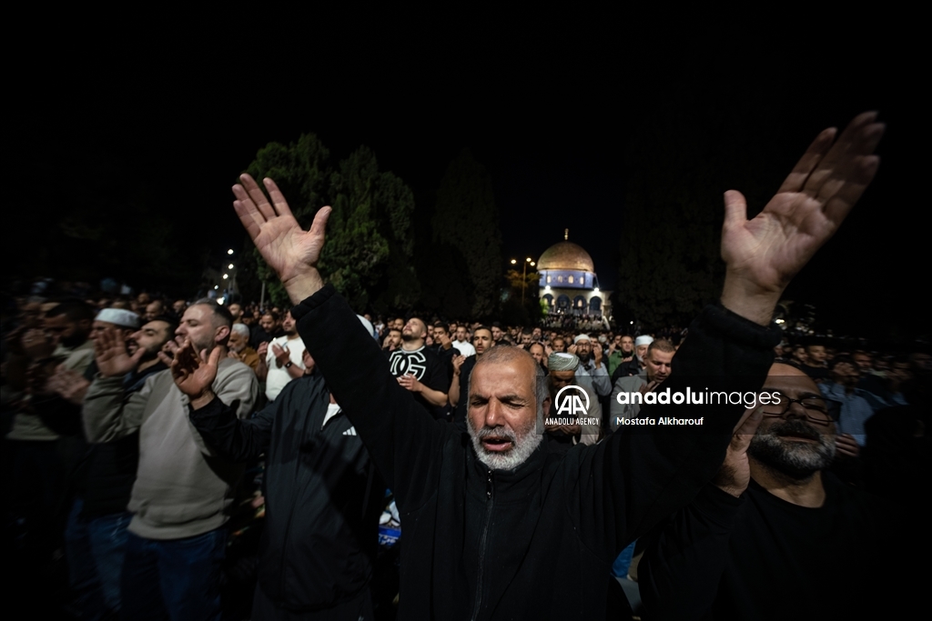 Тысячи палестинцев совершили Таравих-намаз в «Аль-Аксе»