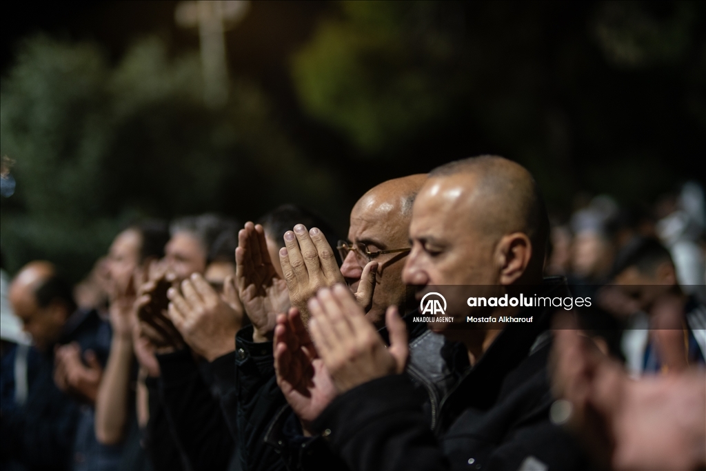 Тысячи палестинцев совершили Таравих-намаз в «Аль-Аксе»