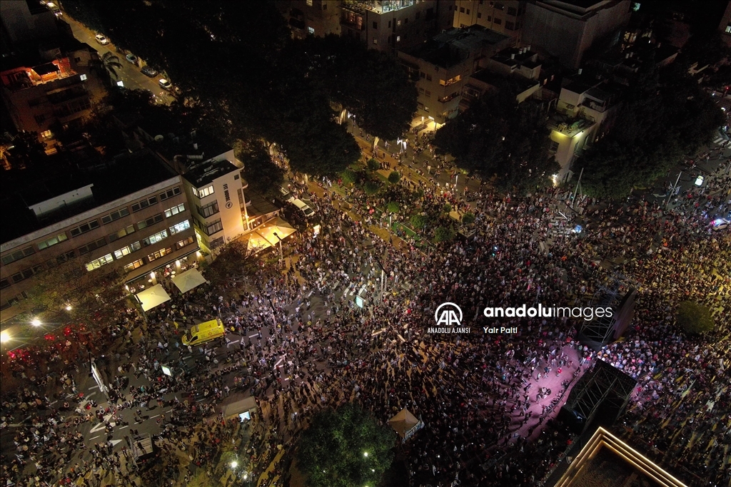 Tel Aviv'de binlerce kişi gösteri düzenledi