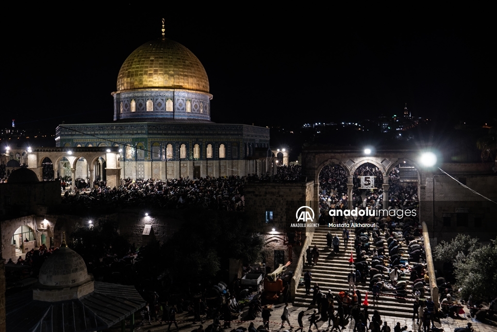 Тысячи палестинцев совершили Таравих-намаз в «Аль-Аксе»
