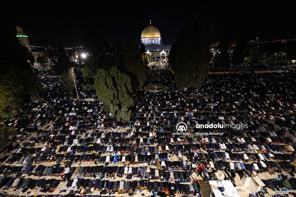 Тысячи палестинцев совершили Таравих-намаз в «Аль-Аксе»