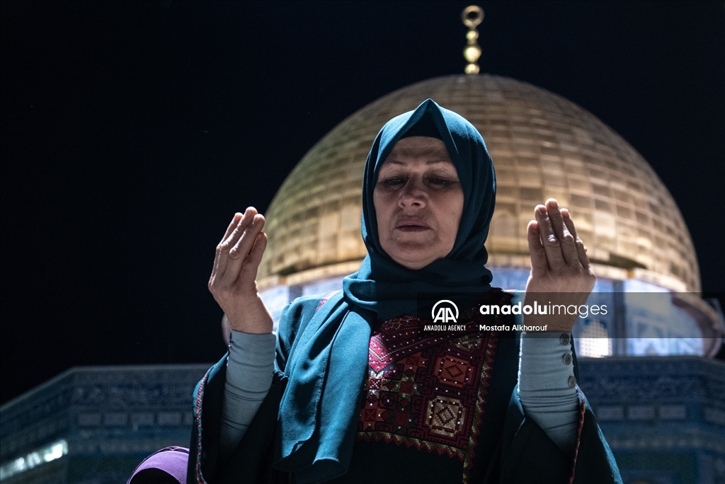 Тысячи палестинцев совершили Таравих-намаз в «Аль-Аксе»