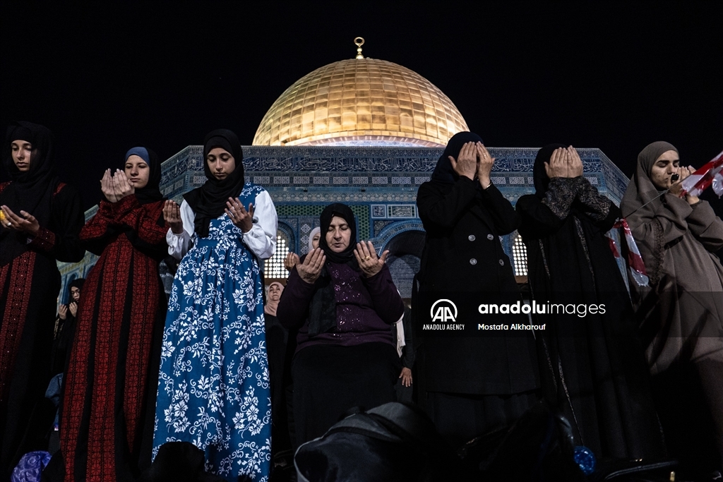 Тысячи палестинцев совершили Таравих-намаз в «Аль-Аксе»