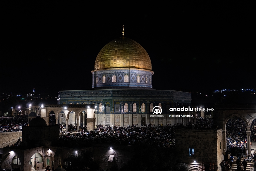 Тысячи палестинцев совершили Таравих-намаз в «Аль-Аксе»