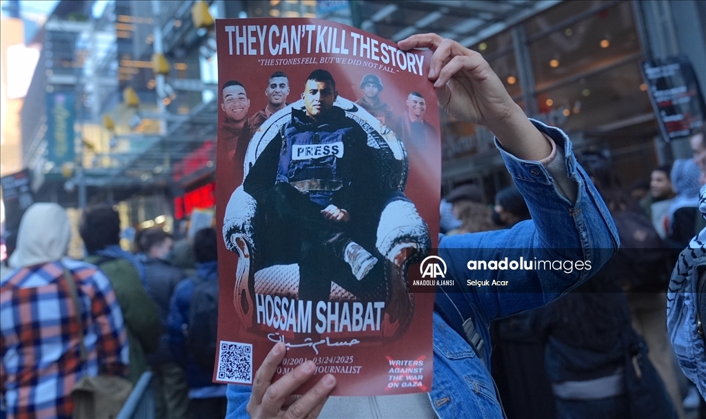 Filistin destekçisi Amerikalılar New York Times binası önünde protesto düzenledi