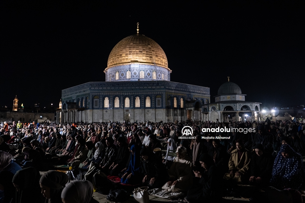 Тысячи палестинцев совершили Таравих-намаз в «Аль-Аксе»