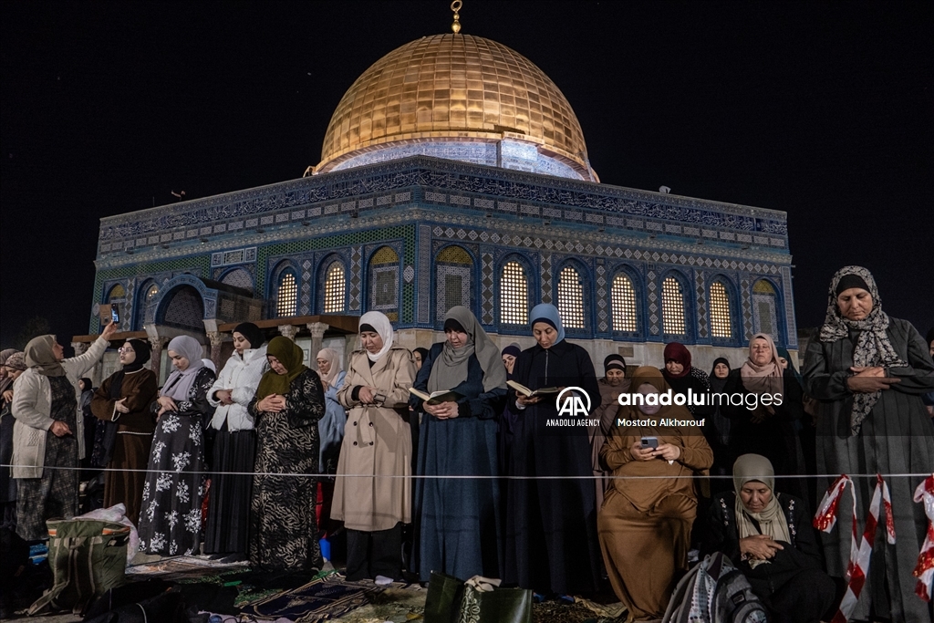 Тысячи палестинцев совершили Таравих-намаз в «Аль-Аксе»