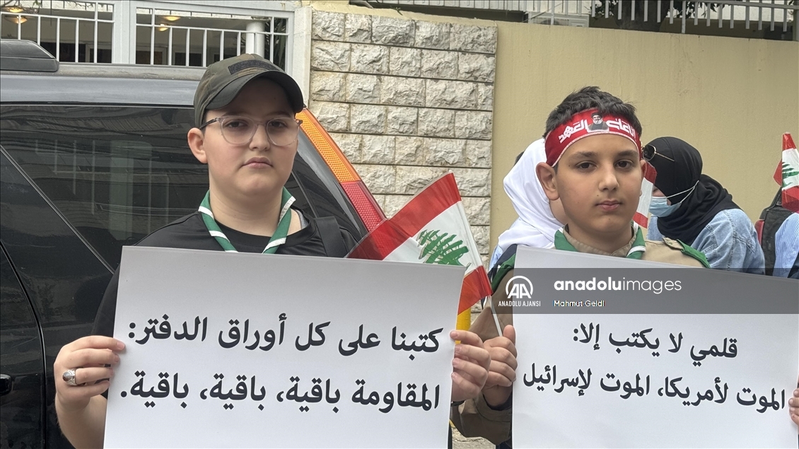 İsrail'in Beyrut'ta eğitim saatlerinde okulların yanı başındaki binayı bombalaması protesto edildi