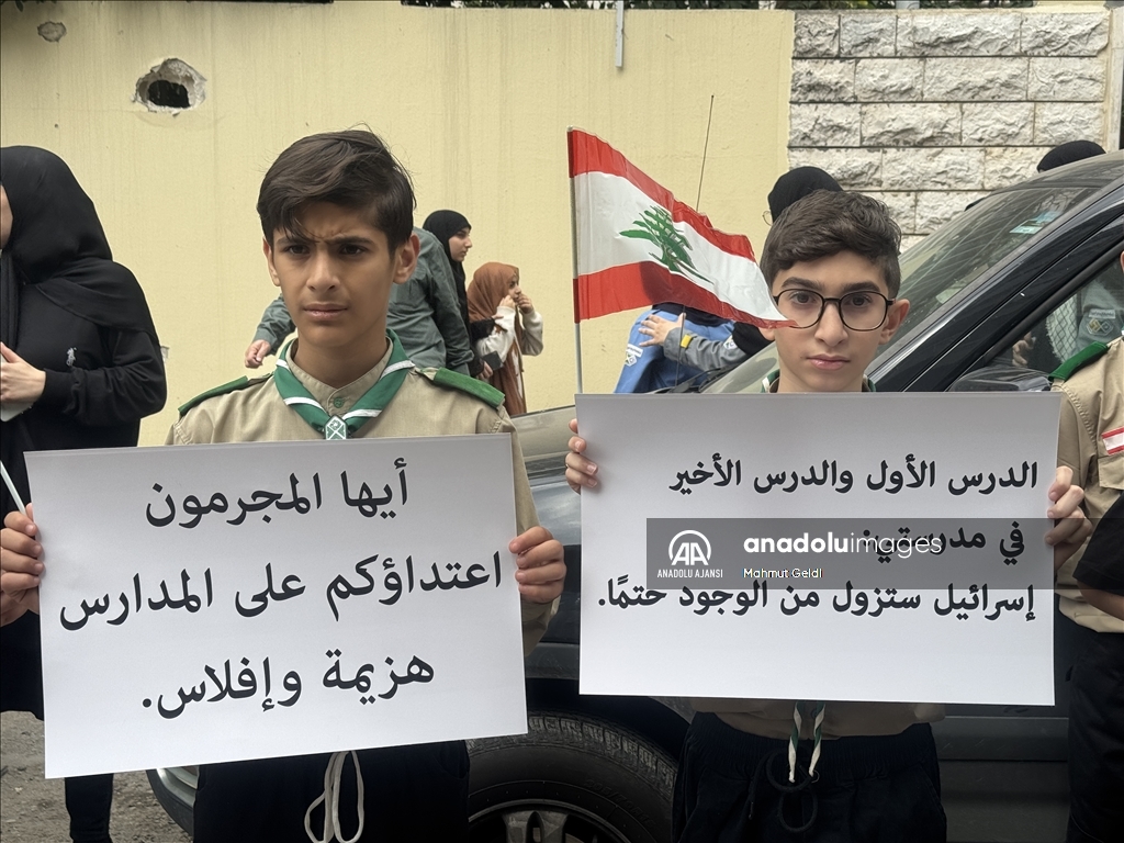 İsrail'in Beyrut'ta eğitim saatlerinde okulların yanı başındaki binayı bombalaması protesto edildi