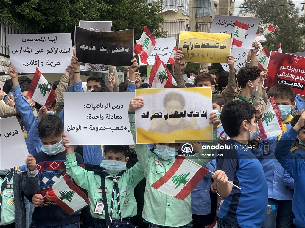 İsrail'in Beyrut'ta eğitim saatlerinde okulların yanı başındaki binayı bombalaması protesto edildi