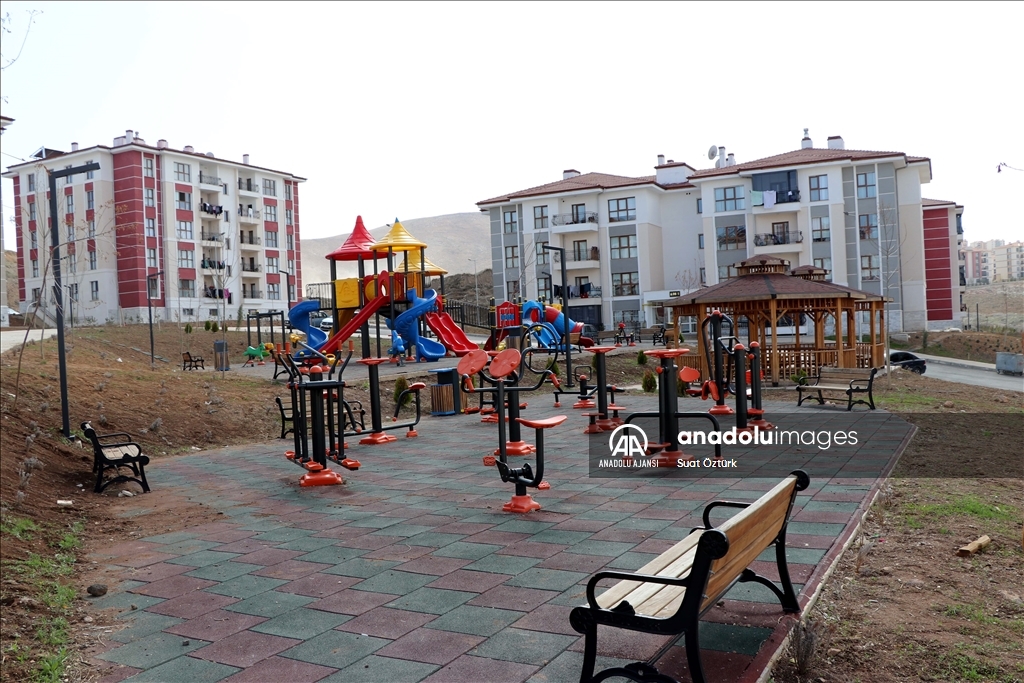 Elazığ'da depremzedeler bayramı yeni konutlarında geçiriyor