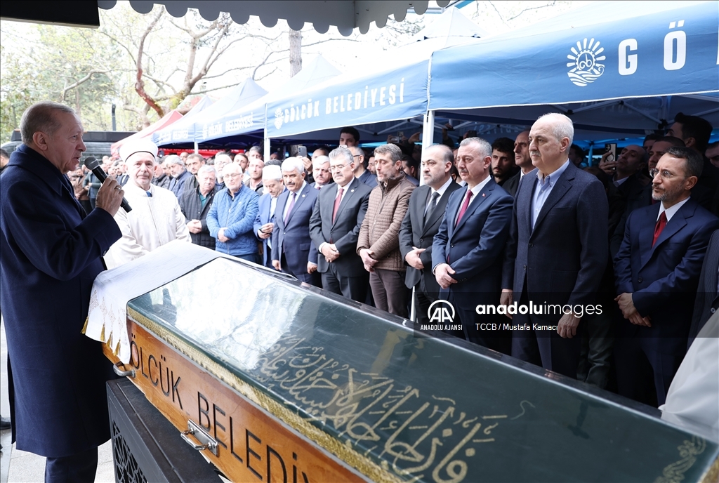 Cumhurbaşkanı Erdoğan, AK Parti Kocaeli İl İstişare Kurulu Üyesi Abiş'in cenaze törenine katıldı