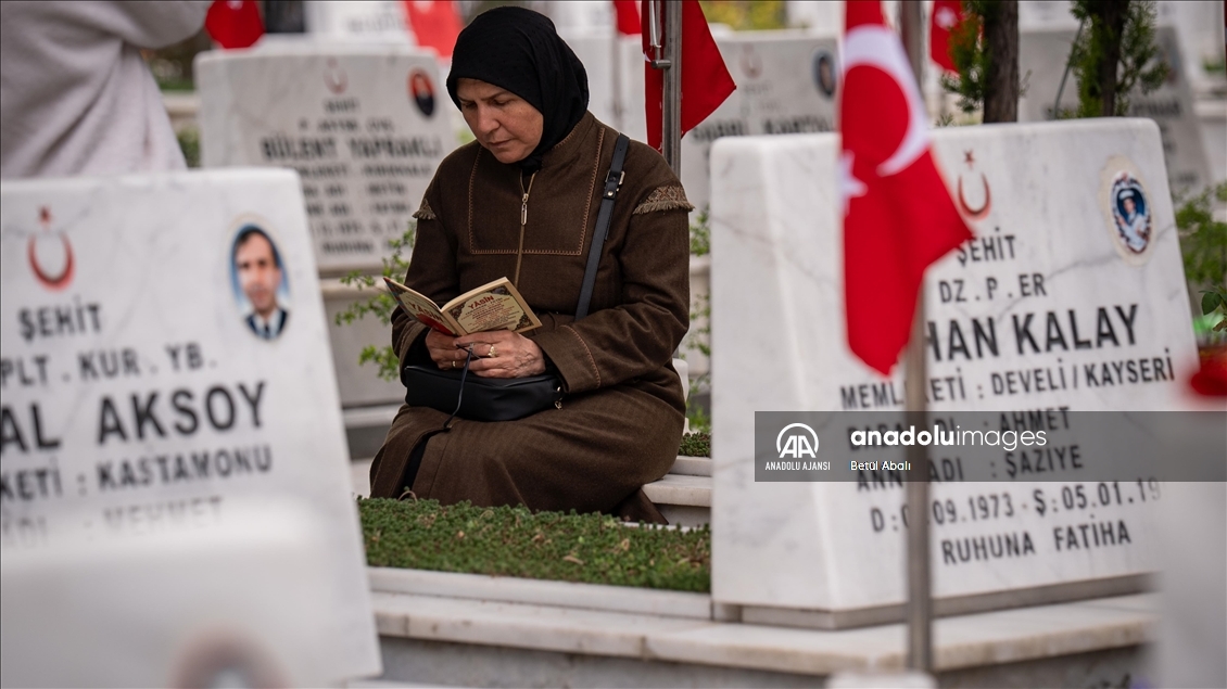 Ankara'da bayramın son gününde şehitlikler ziyaret edildi
