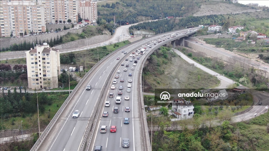 Anadolu Otoyolu'nda bayram tatili dönüşü hareketliliği kısmen başladı
