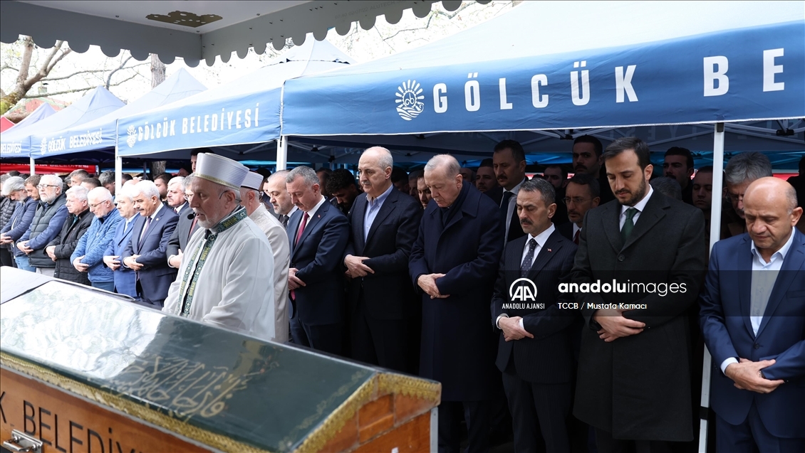 Cumhurbaşkanı Erdoğan, AK Parti Kocaeli İl İstişare Kurulu Üyesi Abiş'in cenaze törenine katıldı