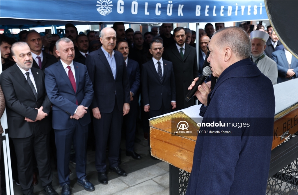 Cumhurbaşkanı Erdoğan, AK Parti Kocaeli İl İstişare Kurulu Üyesi Abiş'in cenaze törenine katıldı