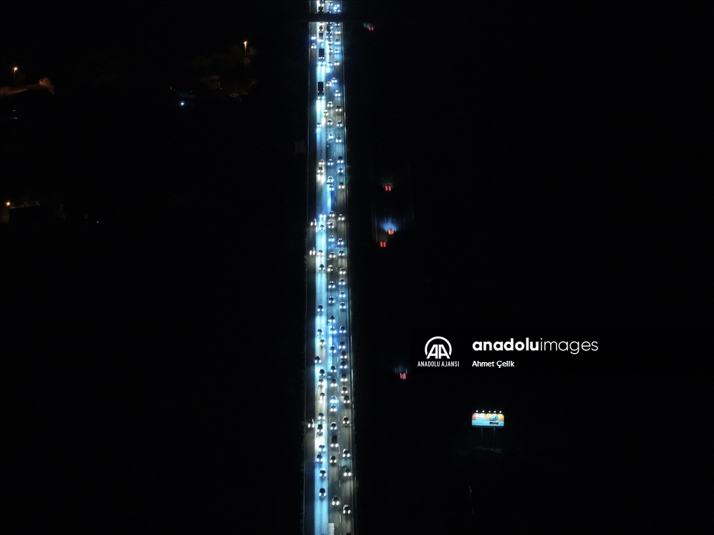 Bayram tatilinden dönenler Anadolu Otoyolu'nda yoğunluk oluşturuyor