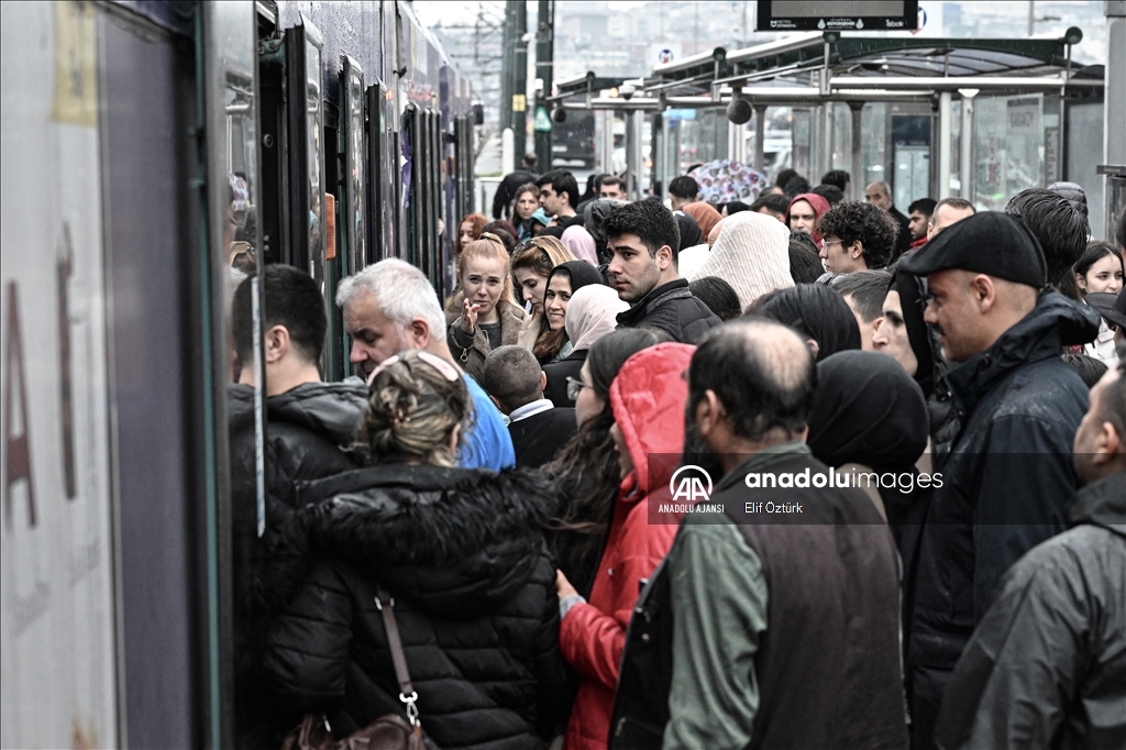 İstanbul'da Ramazan Bayramı'nın son gününde trafik yoğunluğu yaşanıyor