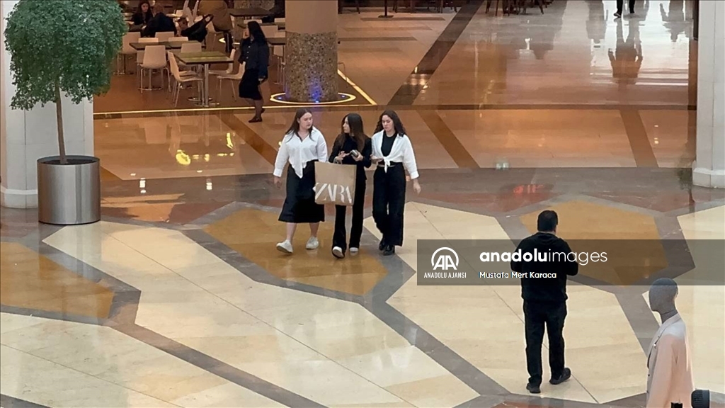 Boykot çağrısına rağmen AVM ve pazarlardaki hareketlilik sürüyor