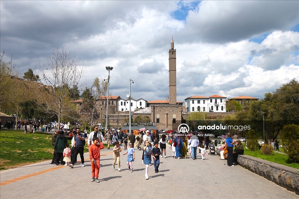 "Medeniyetler şehri" Diyarbakır'da bayram tatilinde ziyaretçi yoğunluğu yaşandı