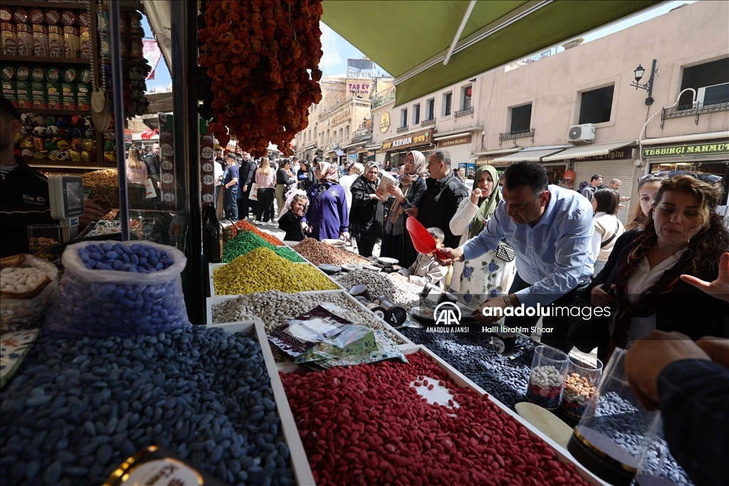 Mardin'de "boykot çağrısı"na rağmen alışveriş noktalarında hareketlilik yaşandı