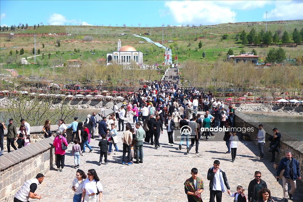 "Medeniyetler şehri" Diyarbakır'da bayram tatilinde ziyaretçi yoğunluğu yaşandı