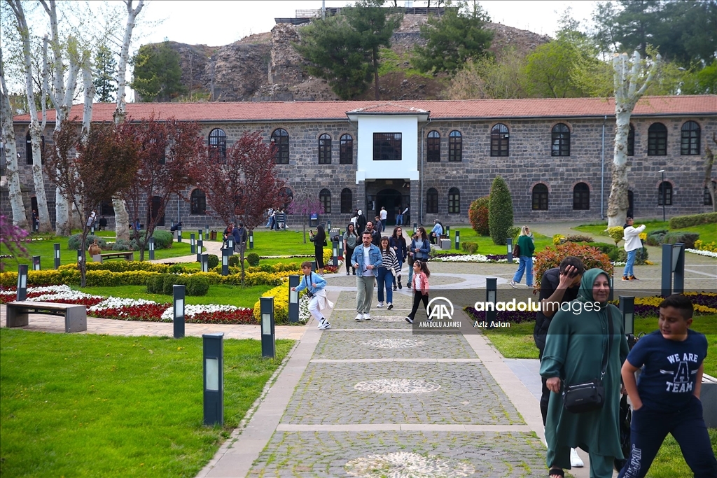 "Medeniyetler şehri" Diyarbakır'da bayram tatilinde ziyaretçi yoğunluğu yaşandı