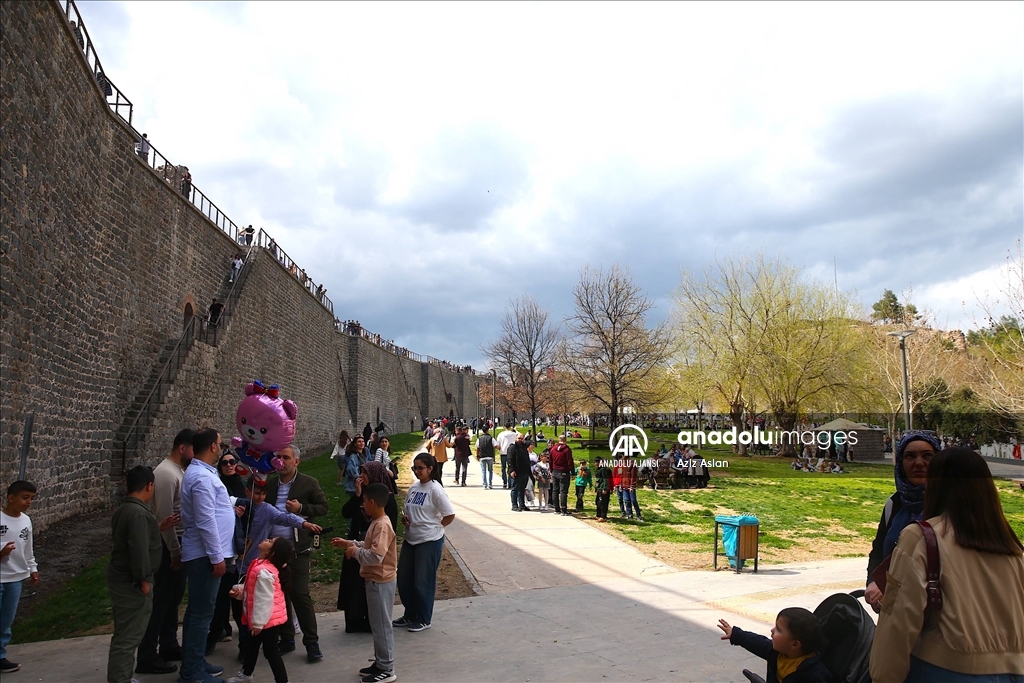 "Medeniyetler şehri" Diyarbakır'da bayram tatilinde ziyaretçi yoğunluğu yaşandı