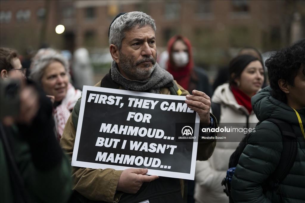 В Нью-Йорке студенты приковали себя цепями к воротам университета в поддержку палестинского активиста Халила