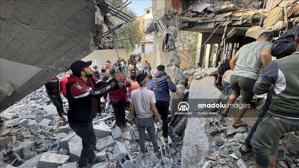 İsrail'in Gazze'de bir okula düzenlediği saldırıda aralarında çocukların da bulunduğu 19 Filistinli öldü