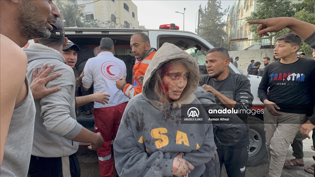 İsrail'in Gazze'de bir okula düzenlediği saldırıda aralarında çocukların da bulunduğu 19 Filistinli öldü