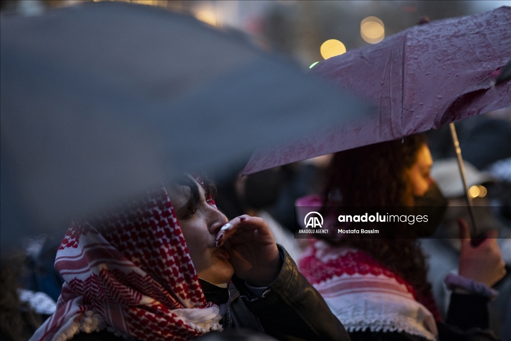 В Нью-Йорке студенты приковали себя цепями к воротам университета в поддержку палестинского активиста Халила