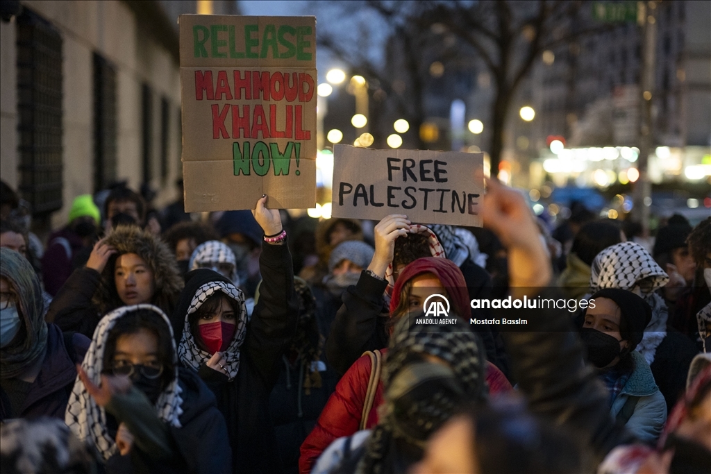 В Нью-Йорке студенты приковали себя цепями к воротам университета в поддержку палестинского активиста Халила