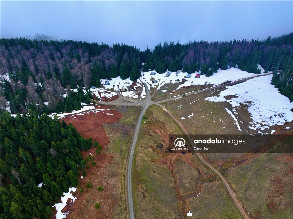 Düzce'deki yaylalar, kışın ve ilkbaharın izlerini taşıyor