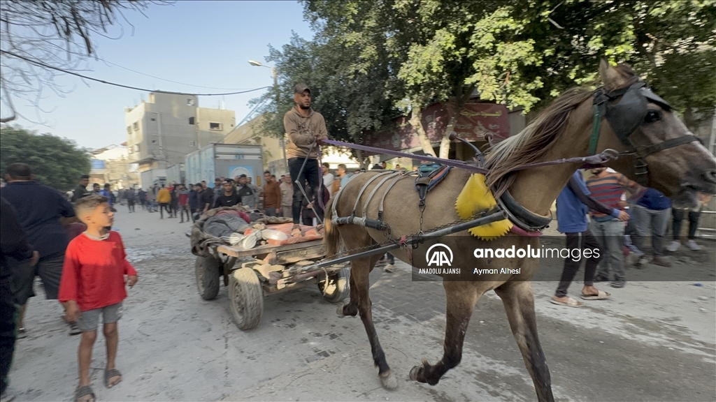 İsrail'in Gazze'de bir okula düzenlediği saldırıda aralarında çocukların da bulunduğu 19 Filistinli öldü