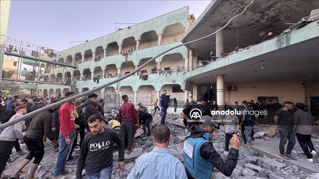 İsrail'in Gazze'de bir okula düzenlediği saldırıda aralarında çocukların da bulunduğu 19 Filistinli öldü