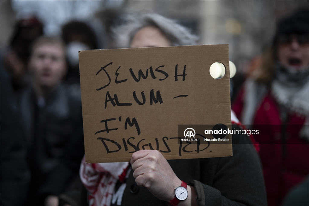 В Нью-Йорке студенты приковали себя цепями к воротам университета в поддержку палестинского активиста Халила