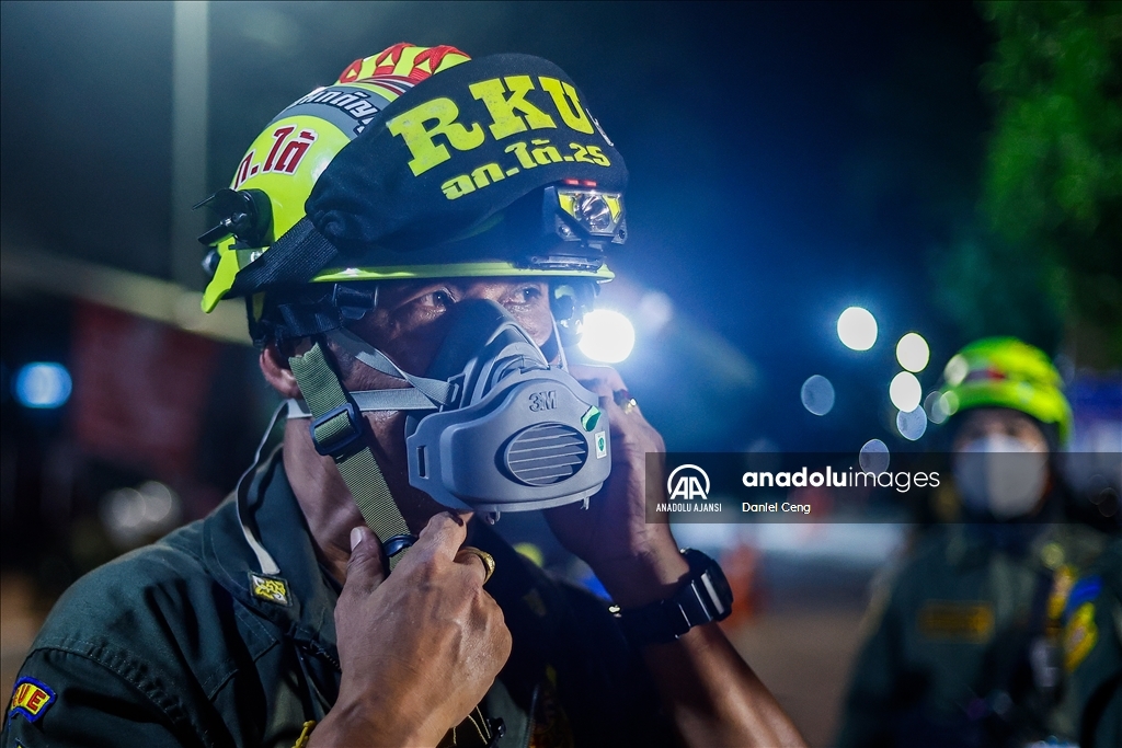 Tayland'da depremde yıkılan binada arama kurtarma çalışmaları 8. gününde devam ediyor