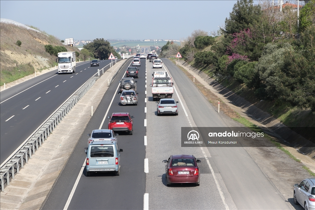 Tekirdağ-İstanbul yolunda bayram tatilinden dönüş yoğunluğu başladı
