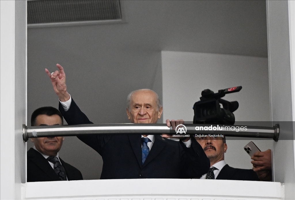 MHP Genel Başkanı Devlet Bahçeli partilileri selamladı