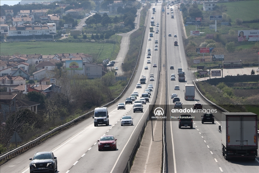 Tekirdağ-İstanbul yolunda bayram tatilinden dönüş yoğunluğu başladı