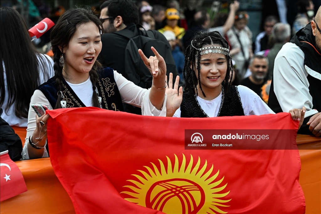 Uluslararası Portakal Çiçeği Karnavalı'nın kortej geçişi yapıldı